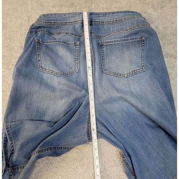 C Est. 1946 Denim Shorts. Size: 16W - Picture 6 of 15